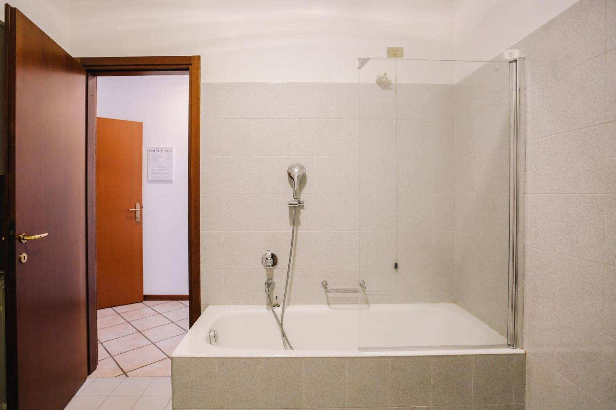 Flat Mazzini 6 Apartment Alzano Lombardo Ngoại thất bức ảnh