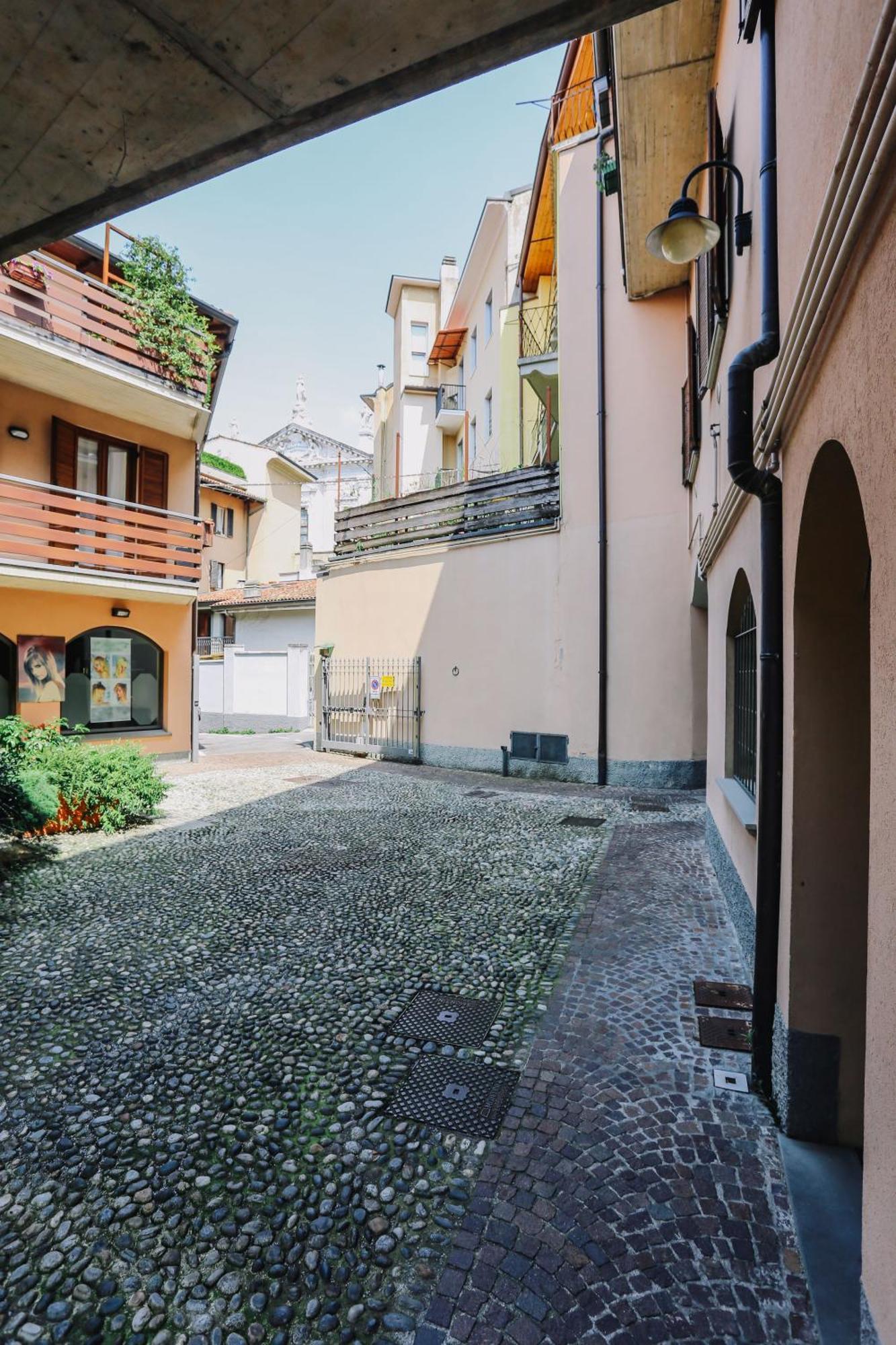 Flat Mazzini 6 Apartment Alzano Lombardo Ngoại thất bức ảnh